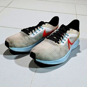 NIKE Air Zoom Pegasus Women's Light Gray w/Oragne Running Shoes - Size: 8 1/2